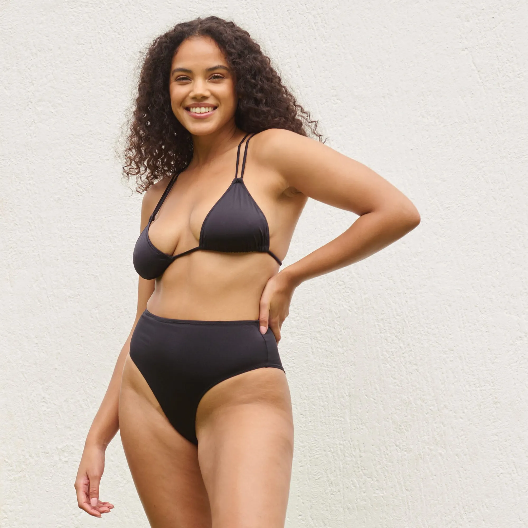 Haut de maillot de bain triangle avec bijou et jeux de liens--