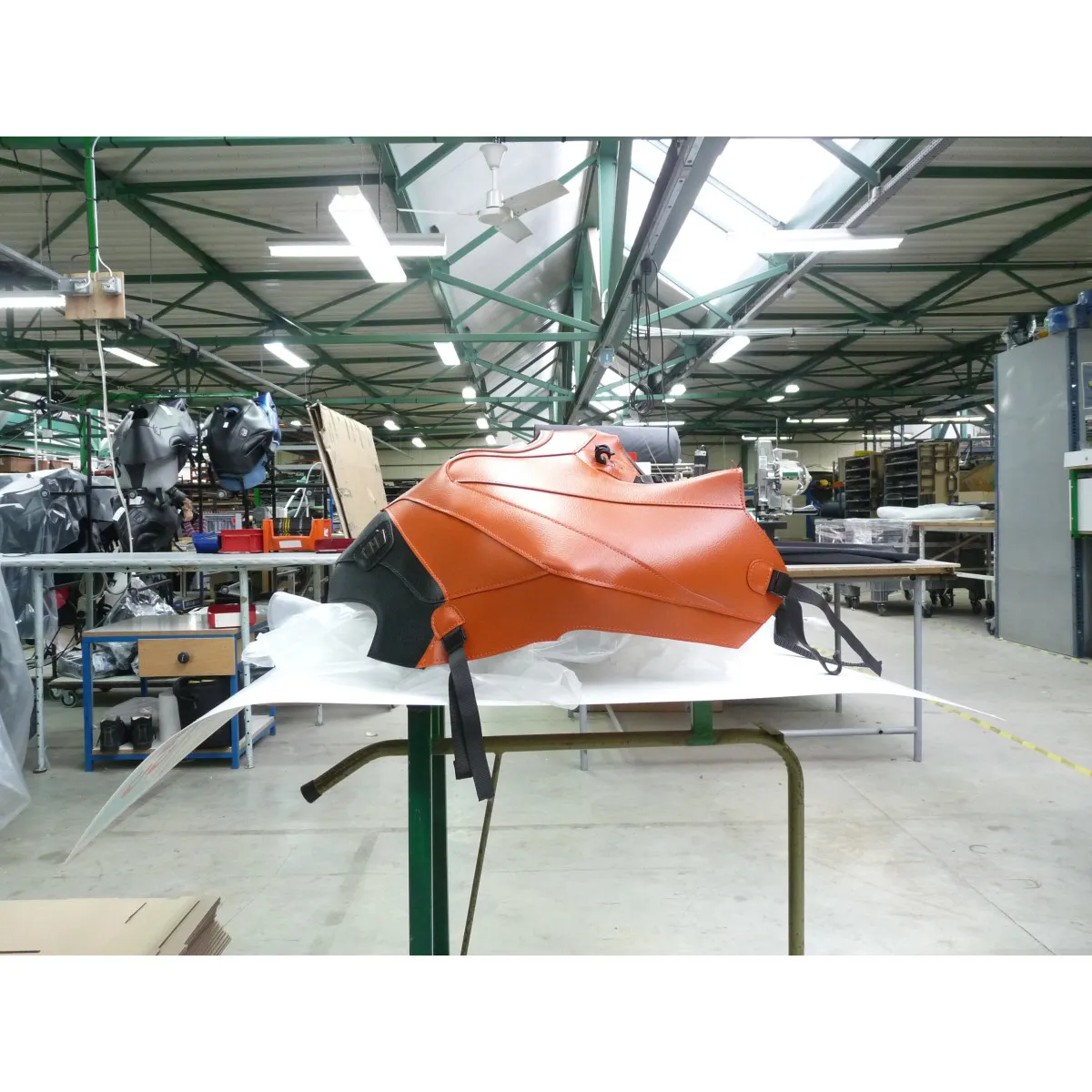 Tapis de réservoir BAGSTER Moto Guzzi 750 V7/V7 II 2010-2016 Vermillon / Or